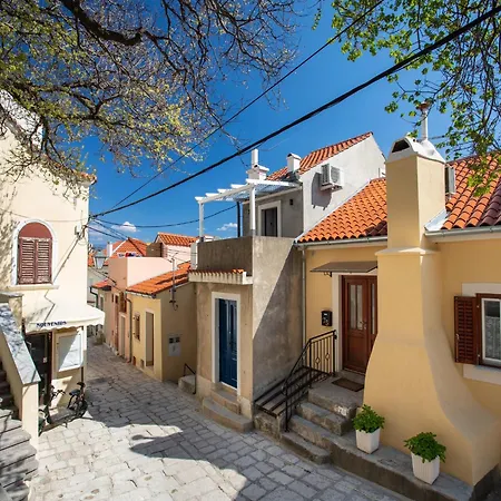 Adorable Located Near The ! * Baška
