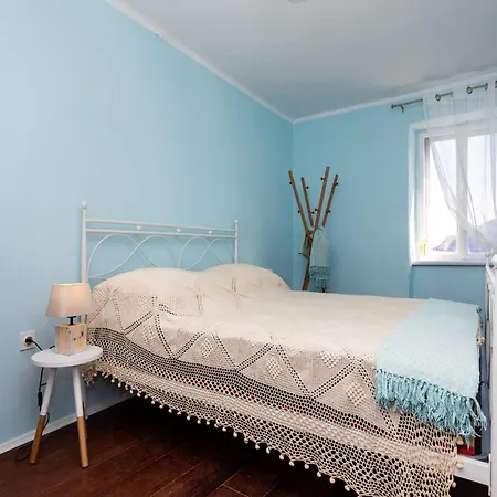 Adorable Located Near The !